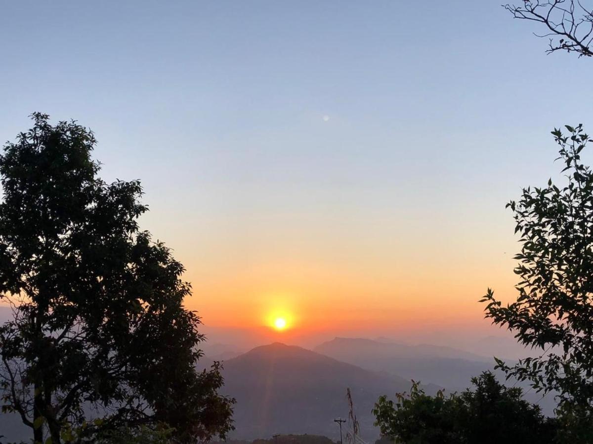 Hotel Pristine Himalaya Покхара Экстерьер фото