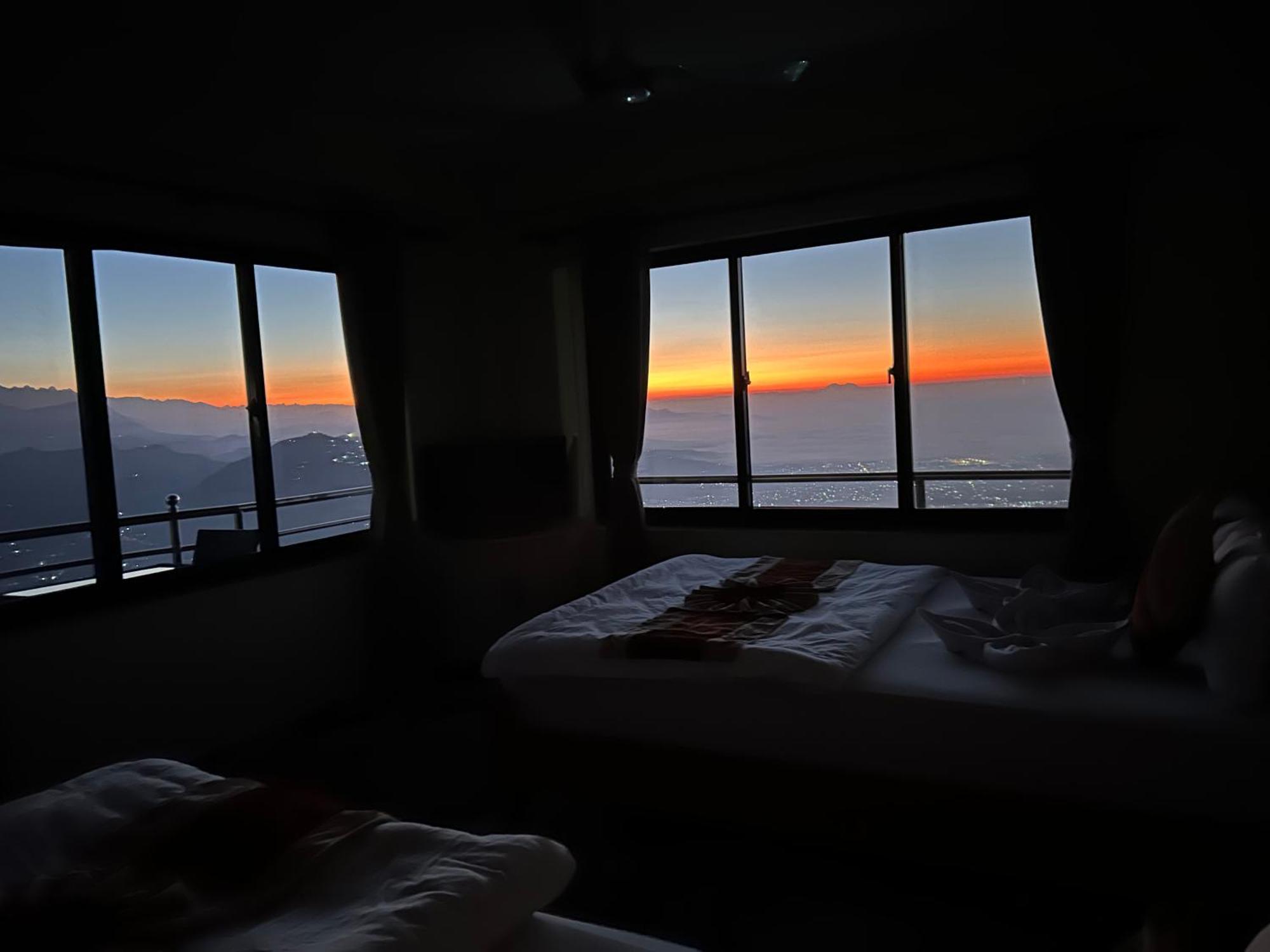 Hotel Pristine Himalaya Покхара Экстерьер фото