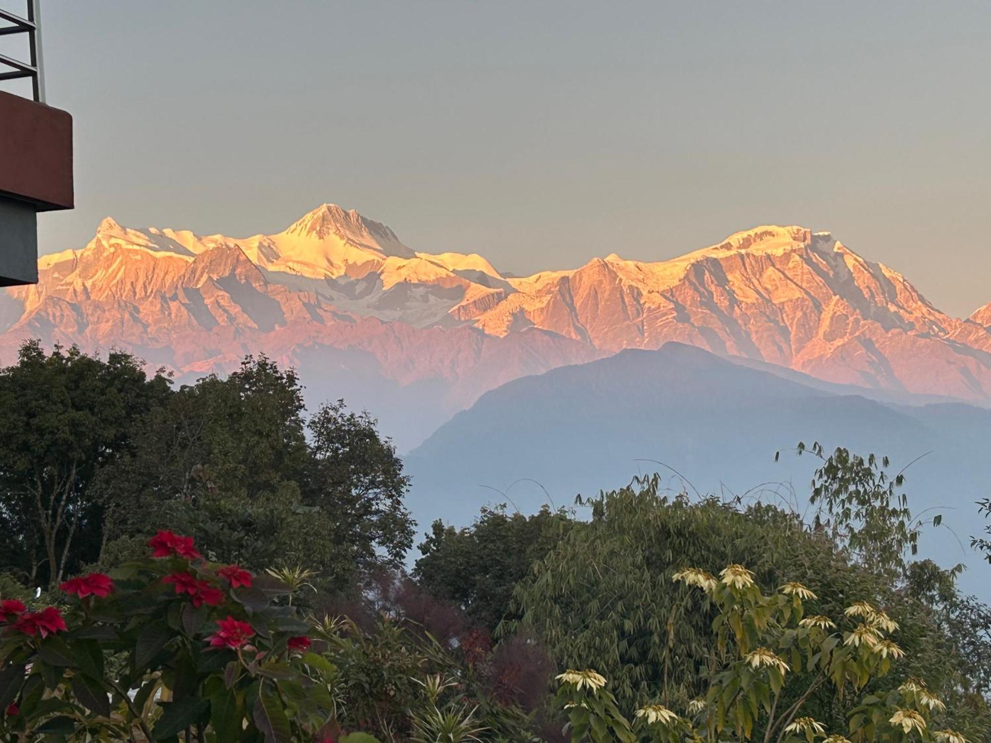 Hotel Pristine Himalaya Покхара Экстерьер фото